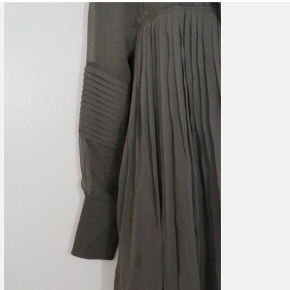 Vera Wang US 4 Silk Pintuck Blouse Button Down Flowy Romantic Gray Long Sleeve - Picture 5 of 5